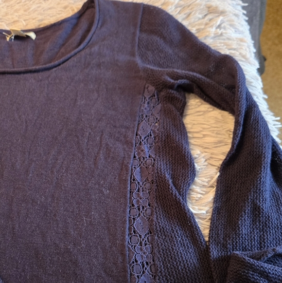 Lucky Brand Navy Long Sleeve Top with Lace detail Size Large - Picture 5 of 16